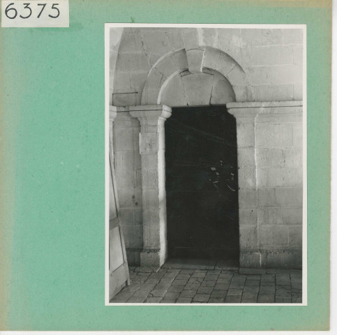 Brissac : Château, détails de porte