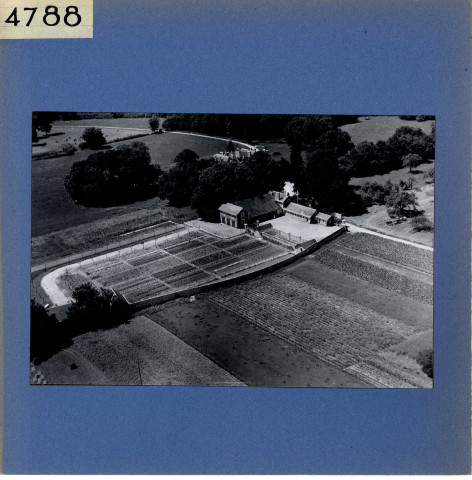 Fontaine-Guérin : Château du Dauphiné (vue aérienne)